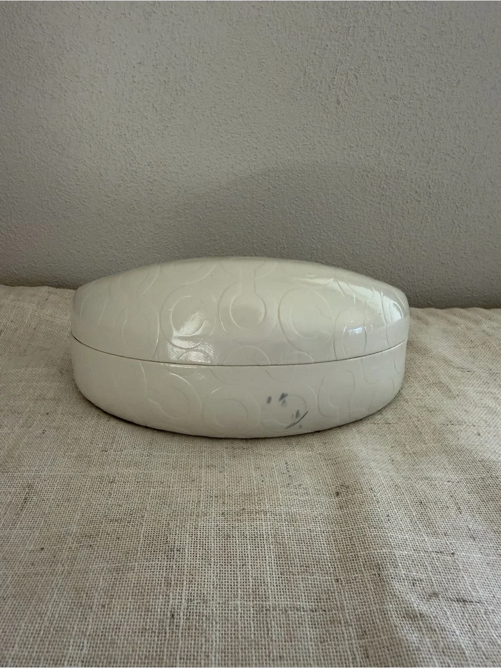 Coach Signature C Cream Clam Shell Sunglasses Case with Brown Interior